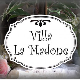 Plaque de famille en émail blanc police Curlz