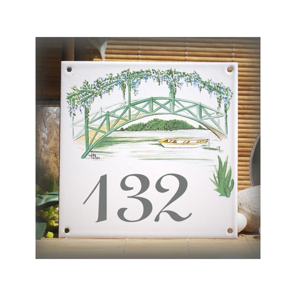 Numéro de rue émaillé décor petit pont 15x15cm