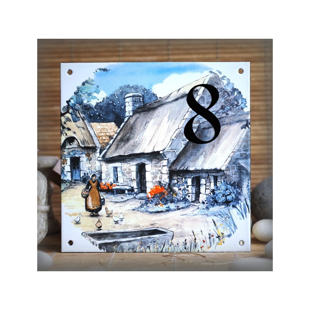 Numéro de rue émaillé : décor toit de chaume, 15x15cm