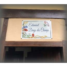 I thank this customer who kindly sent me the photo of his plate installed above his front door