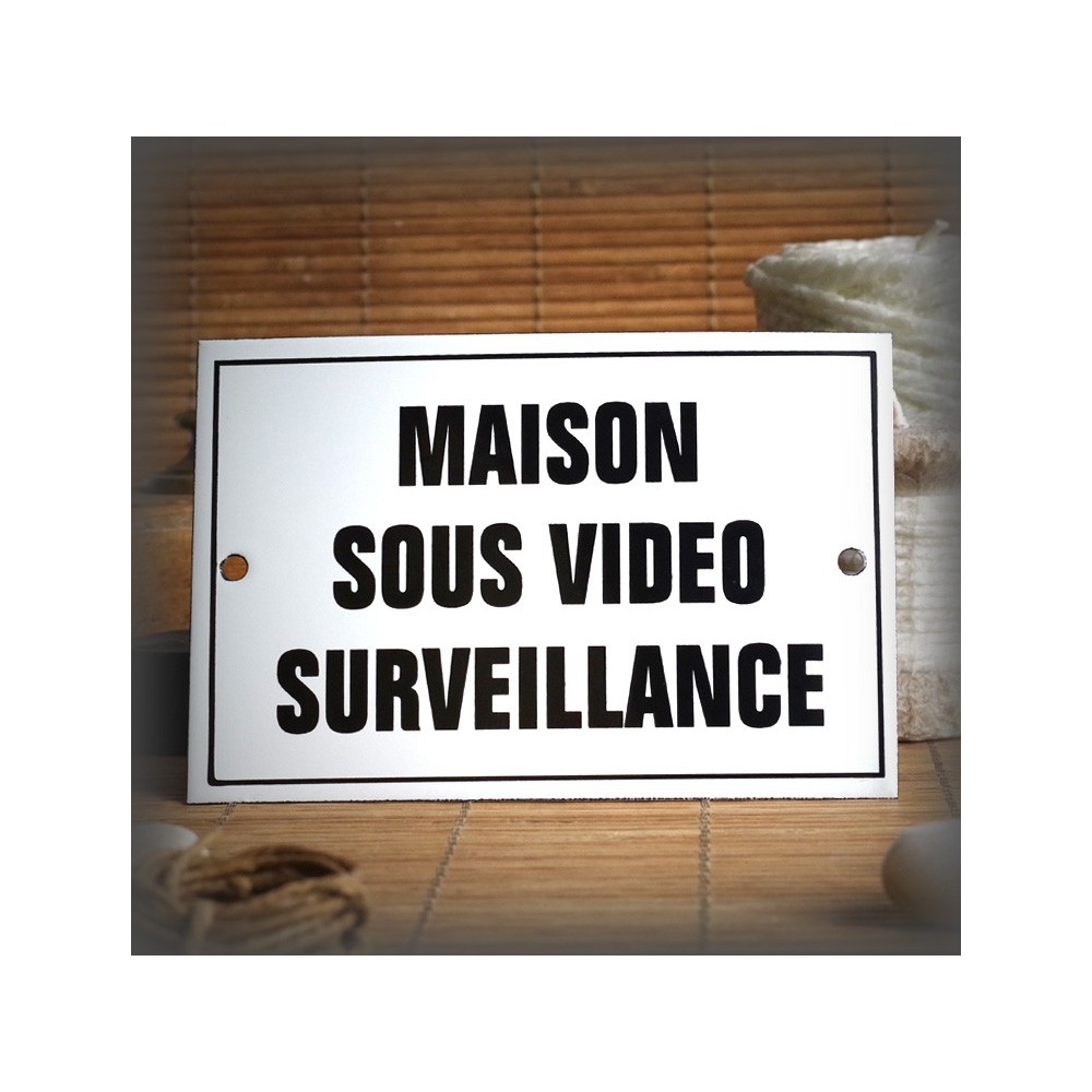 Enamel Door plate with French text "Maison sous vidéo surveillance"