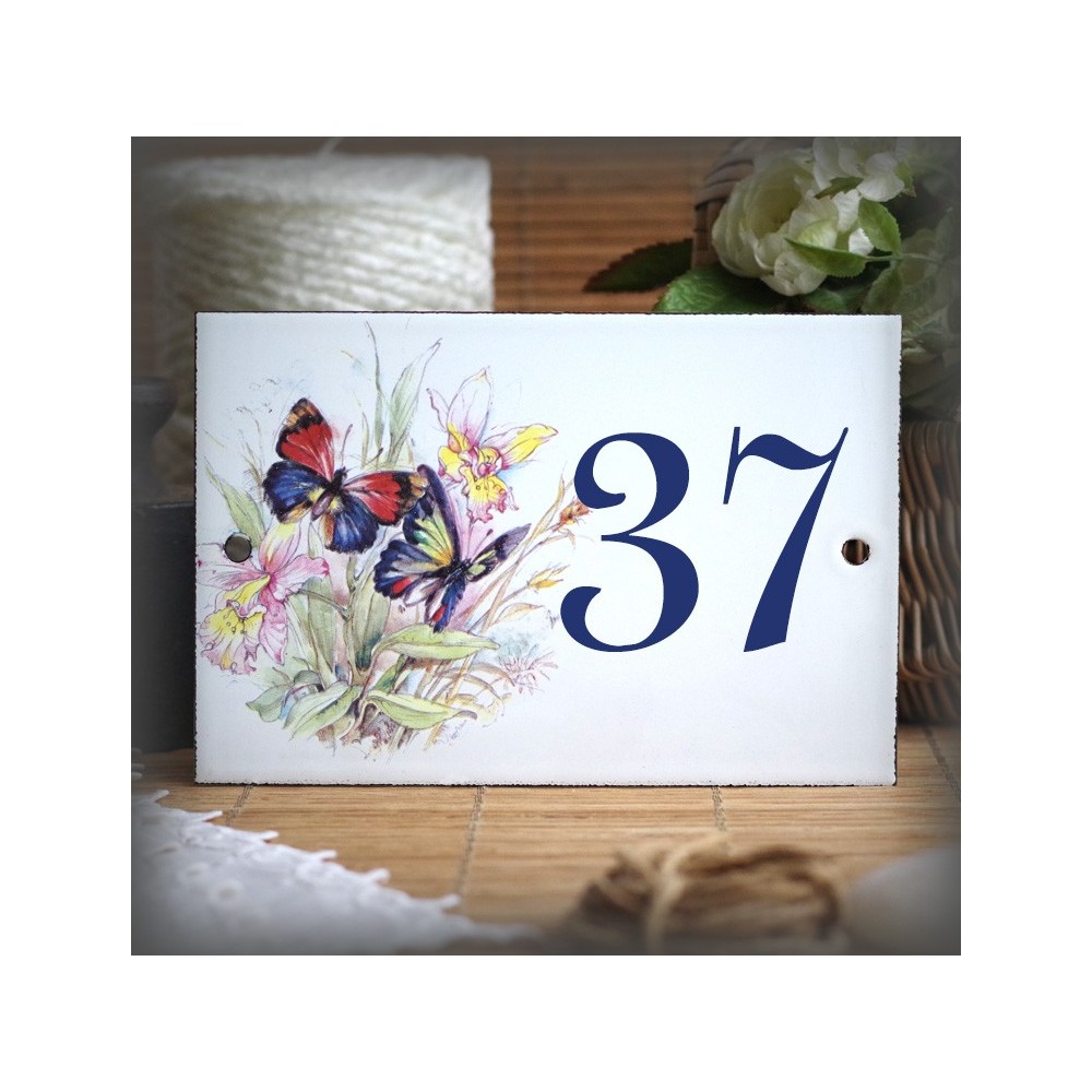 Numéro émaillé décor 2 papillons bleus 15x10cm
