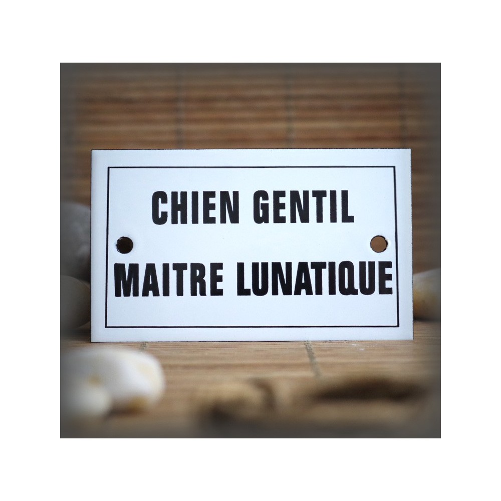 Enamel plate  "Chien Gentil Maître Lunatique" with border
