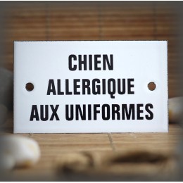 Enamel plate "Chien Allergique aux Uniformes" without border