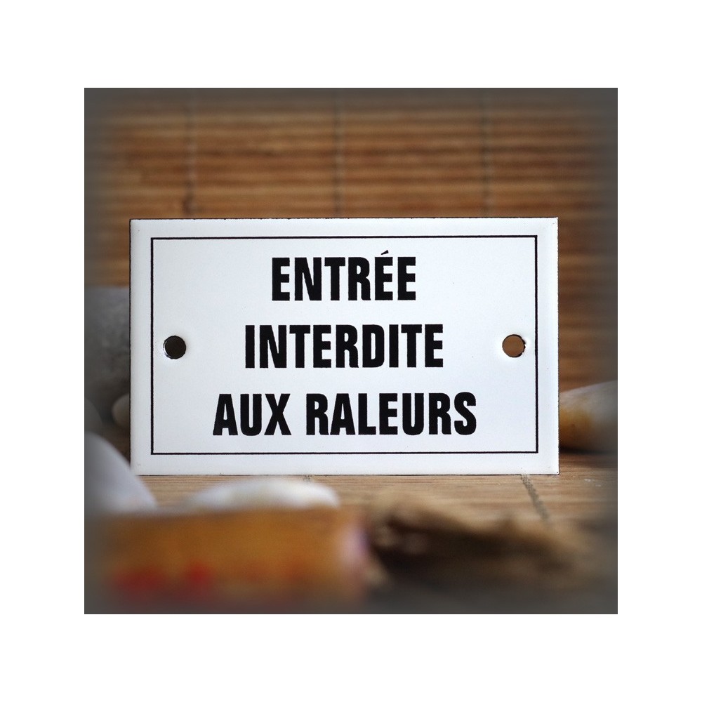Enamel plate "Entrée interdite aux râleurs" with border