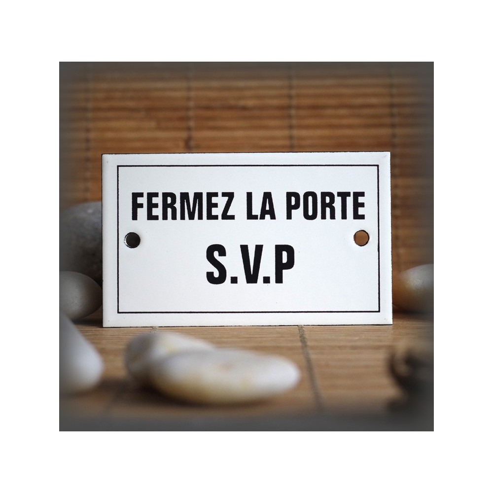 Enamel plate "Fermez la porte svp" with border