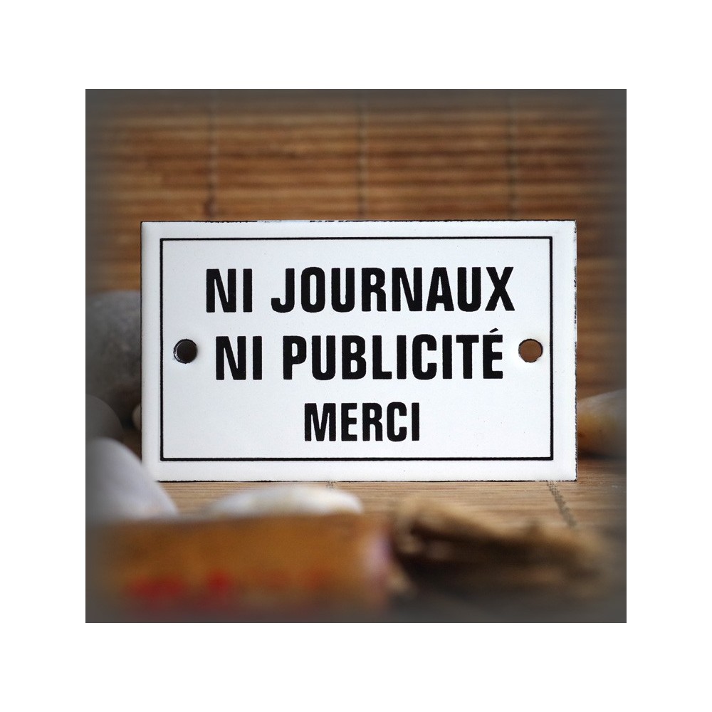 Enamel plate "Ni journaux ni pub merci" with border