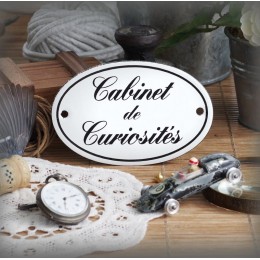 Plaque ovale émaillée Cabinet de curiosité