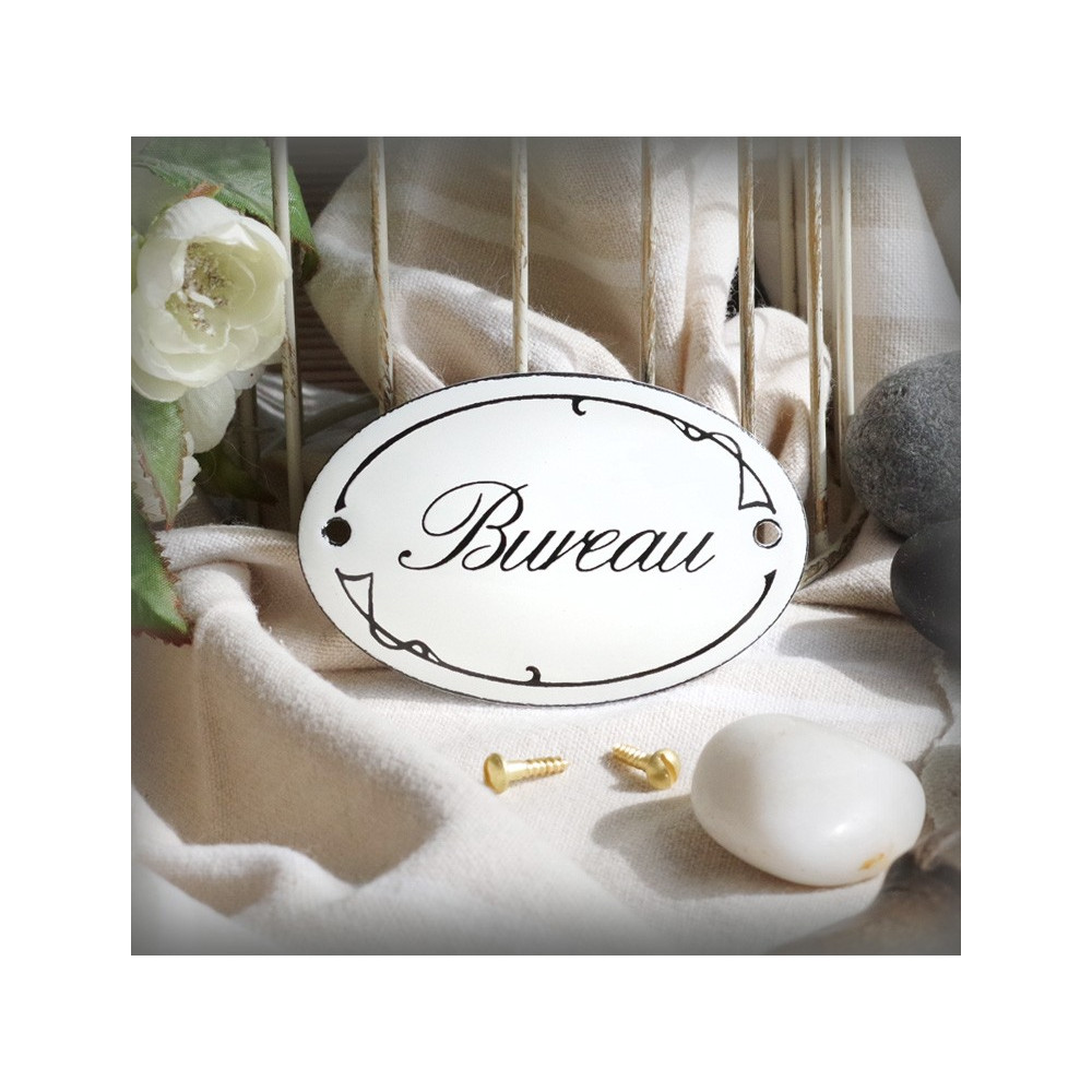 Poudrier milieu XXe en métal doré à décor guilloché • EUR 30,00 Poudrier milieu XXe en métal doré à décor guilloché • EUR 30,00