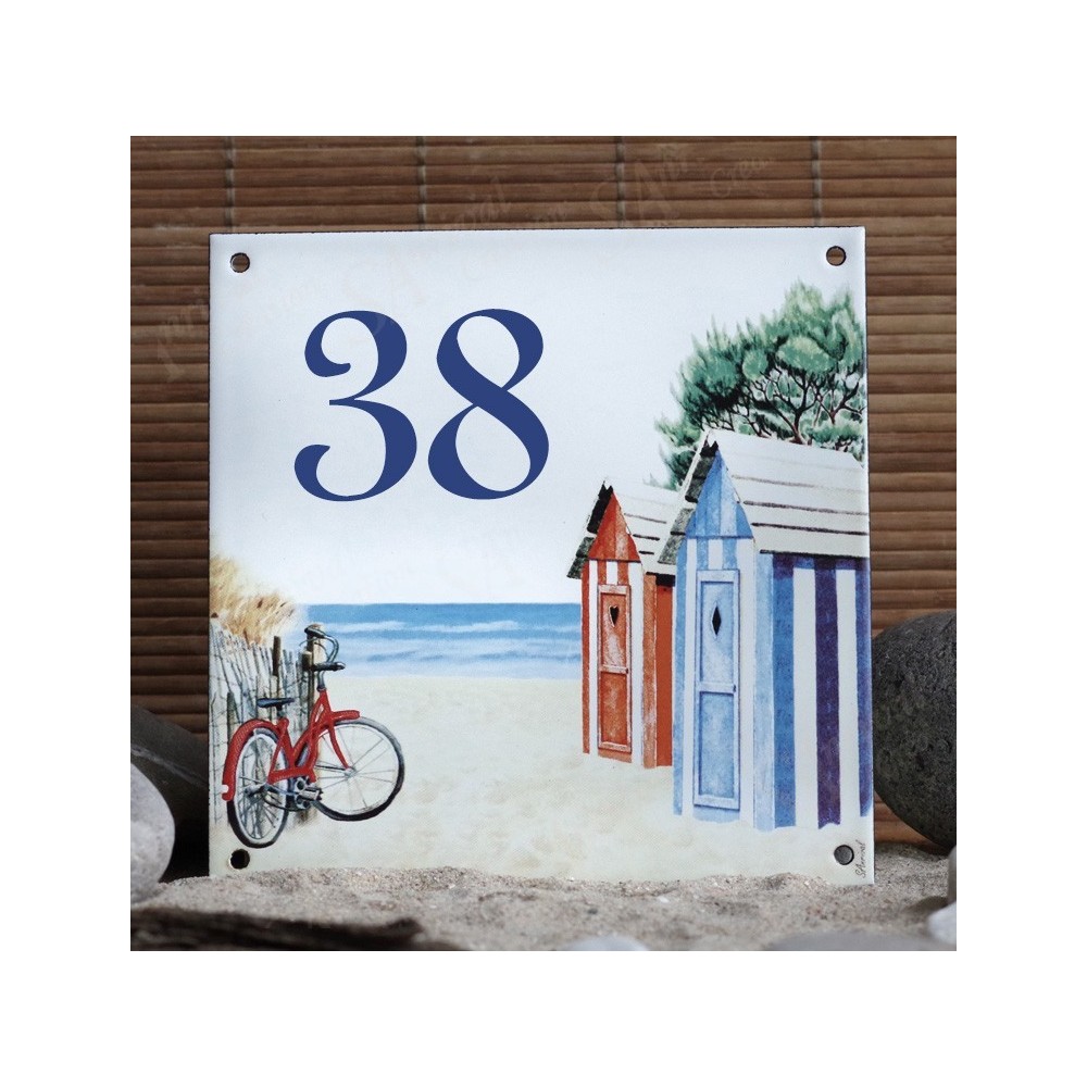 Numéro de rue émaillé décor Cabines rouges et bleues 15x15cm